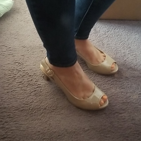 Taupe heels - Picture 2 of 6